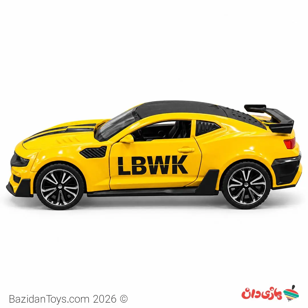 نمای جانبی ماکت ماشین زرد LBWK با نوشته مشکی روی درها